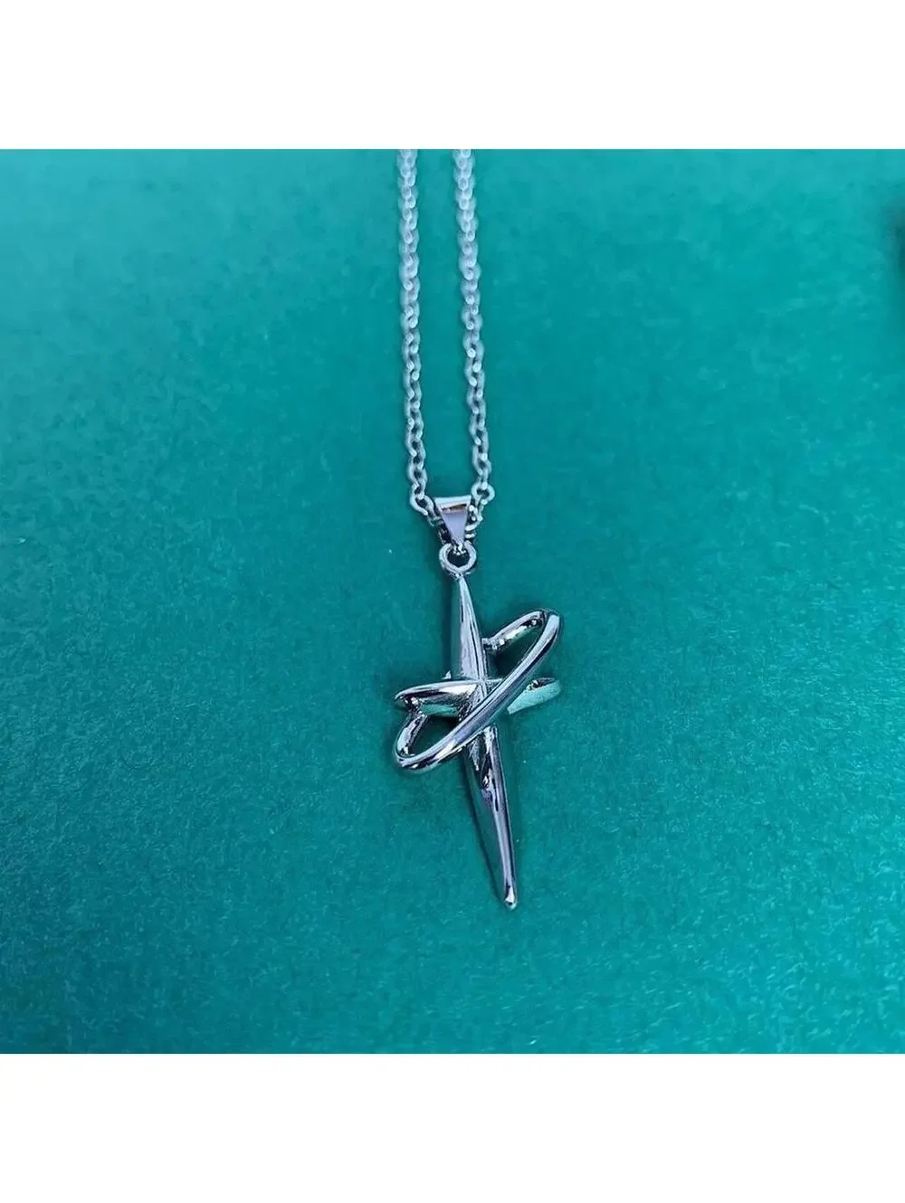 Cyber Y2k 2000s Vintage Style silver star ring style necklace. Cool design